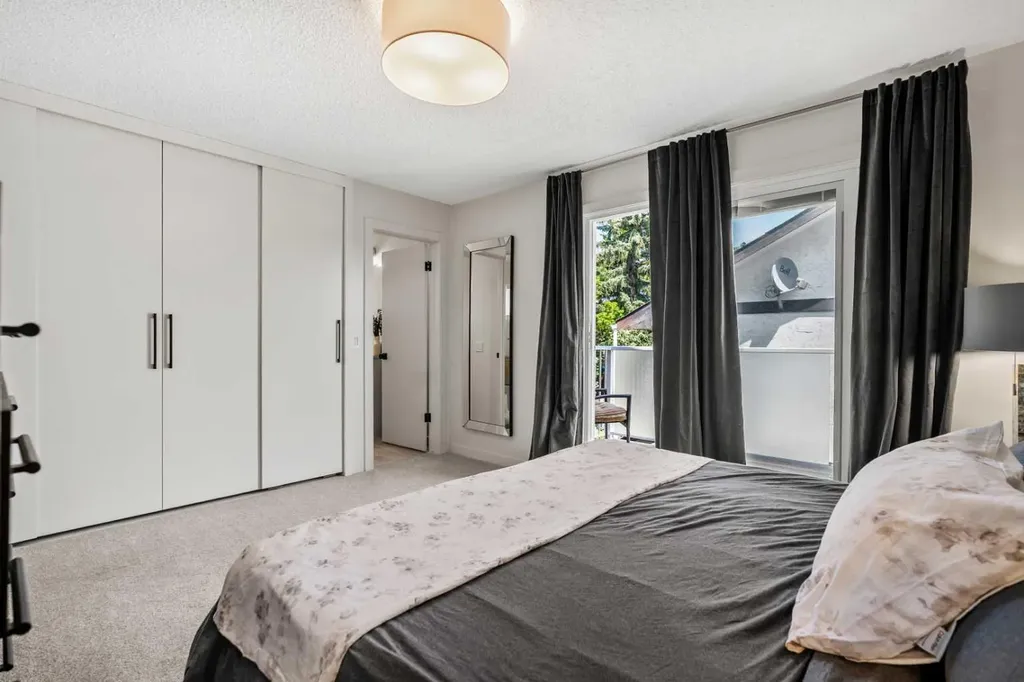 263 Silvergrove Place NW Calgary AB T3B 4T5