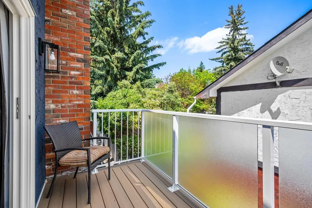 263 Silvergrove Place NW Calgary AB T3B 4T5