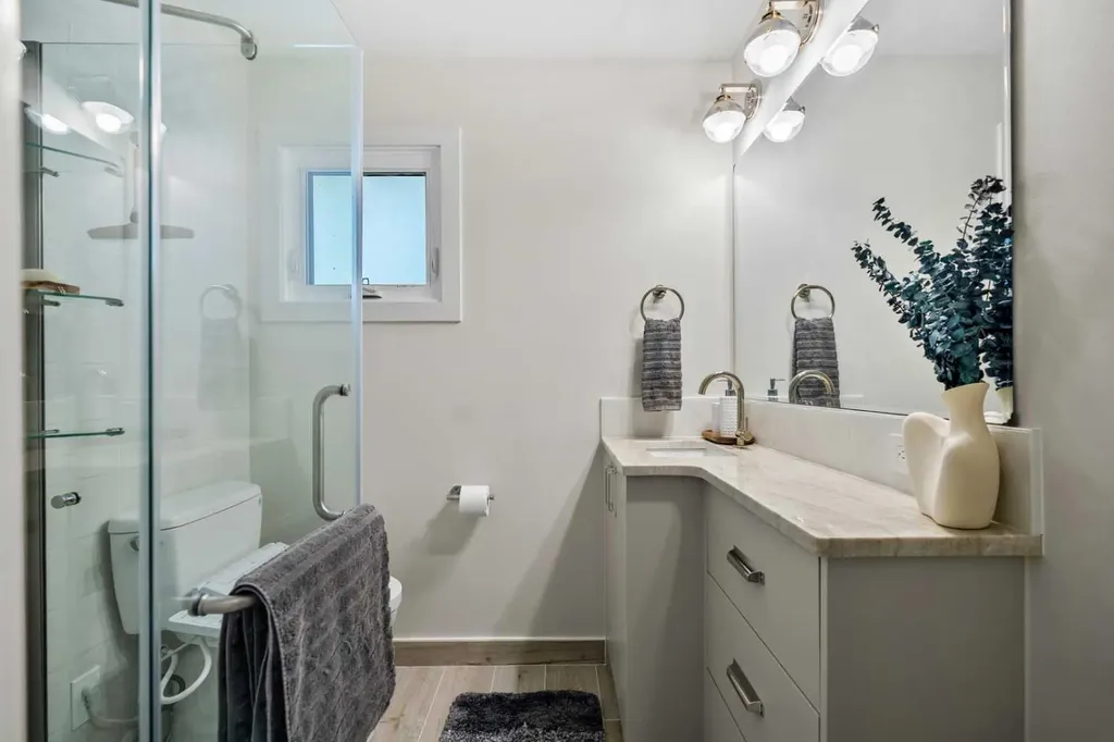 263 Silvergrove Place NW Calgary AB T3B 4T5