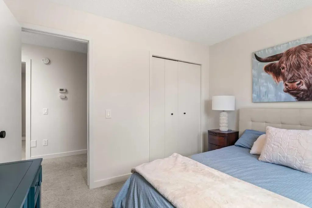 263 Silvergrove Place NW Calgary AB T3B 4T5