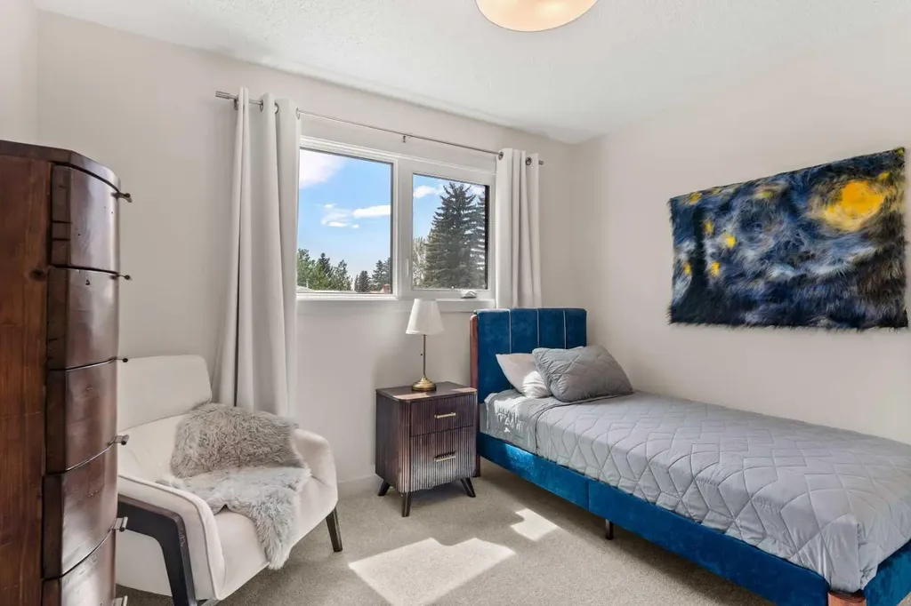263 Silvergrove Place NW Calgary AB T3B 4T5