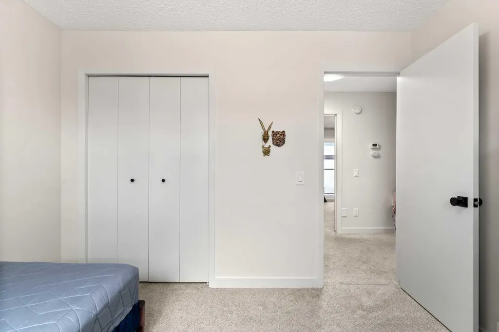 263 Silvergrove Place NW Calgary AB T3B 4T5