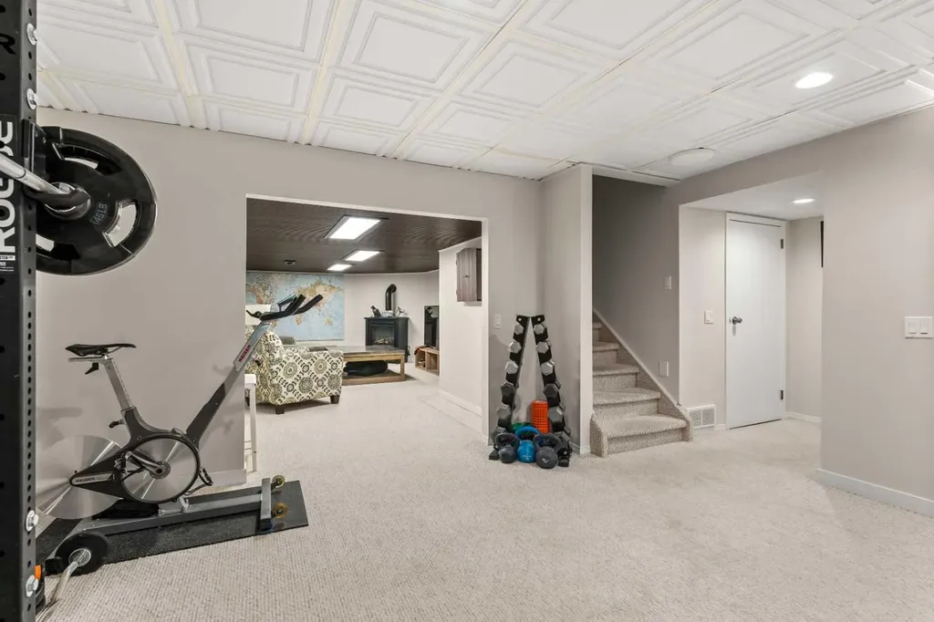 263 Silvergrove Place NW Calgary AB T3B 4T5