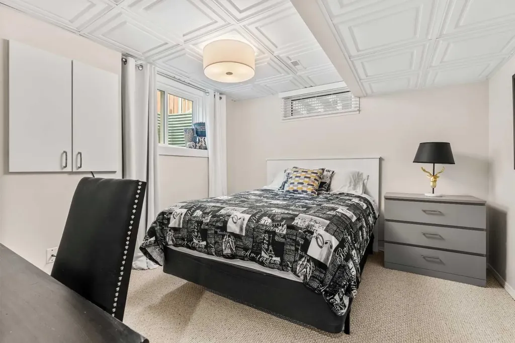263 Silvergrove Place NW Calgary AB T3B 4T5