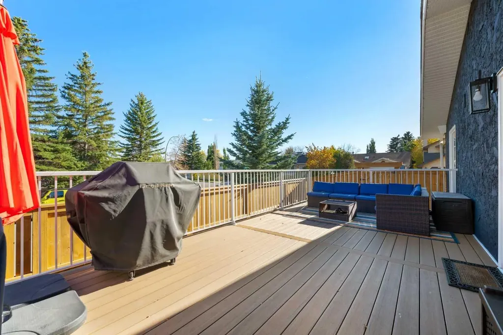 263 Silvergrove Place NW Calgary AB T3B 4T5