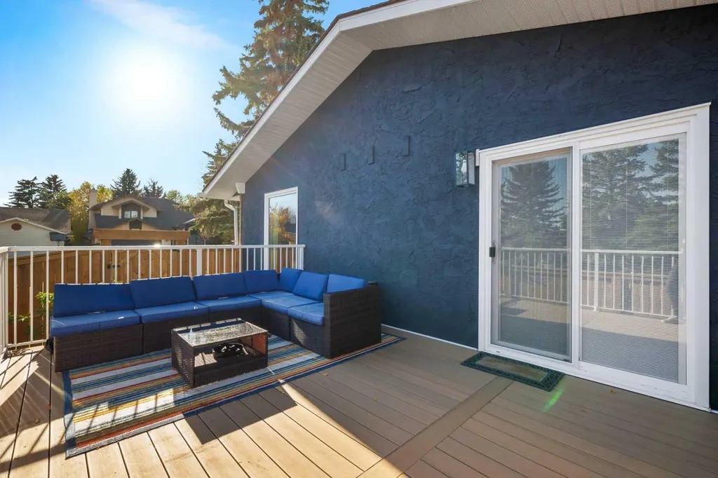 263 Silvergrove Place NW Calgary AB T3B 4T5