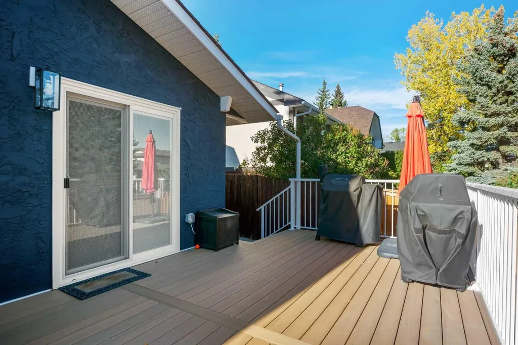 263 Silvergrove Place NW Calgary AB T3B 4T5
