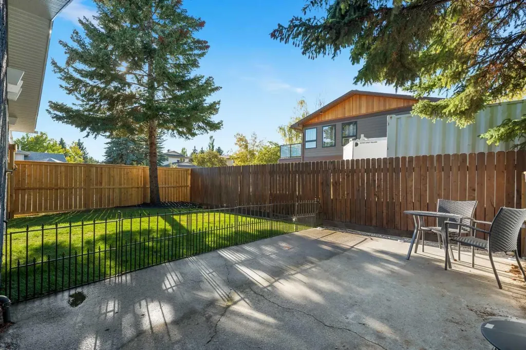 263 Silvergrove Place NW Calgary AB T3B 4T5