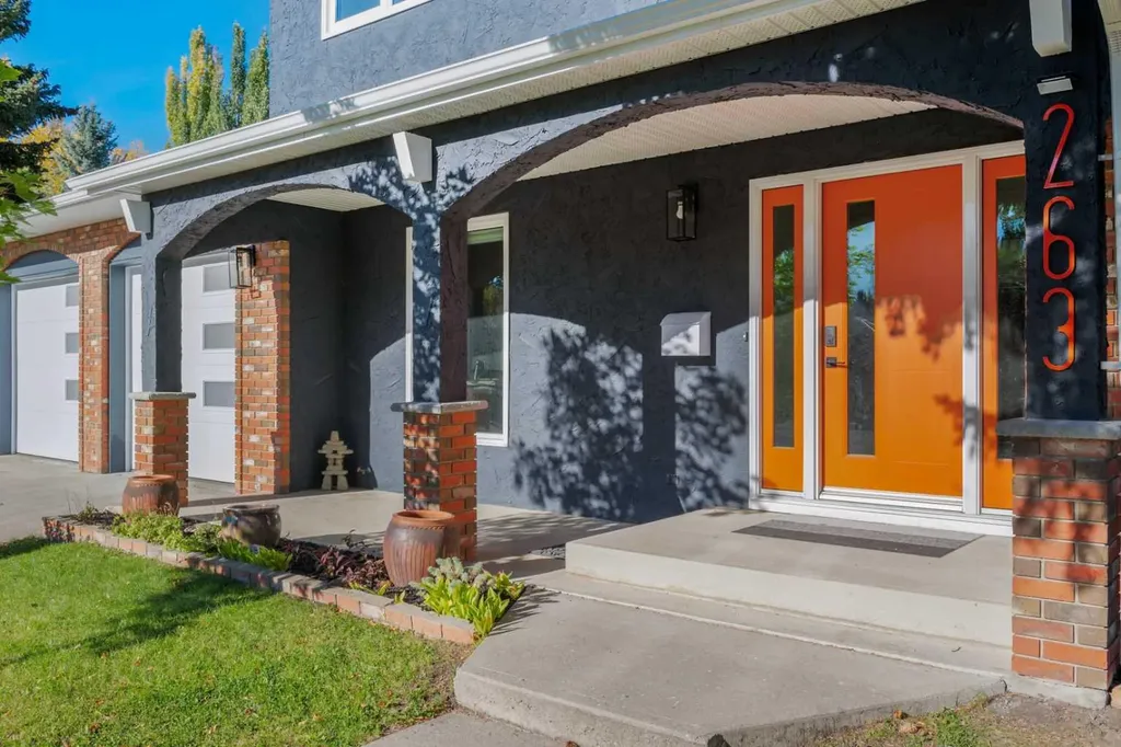 263 Silvergrove Place NW Calgary AB T3B 4T5
