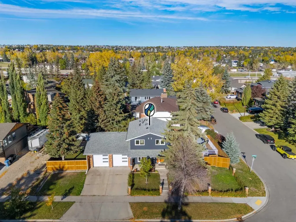 263 Silvergrove Place NW Calgary AB T3B 4T5