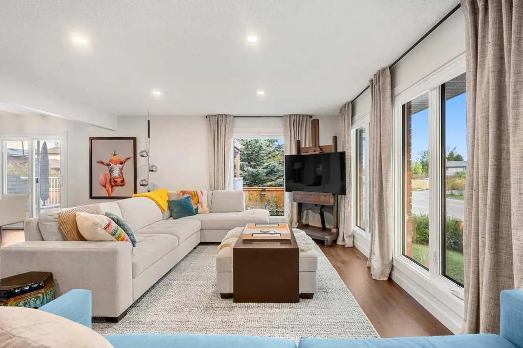 263 Silvergrove Place NW Calgary AB T3B 4T5