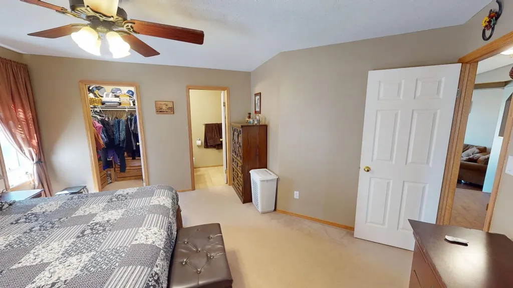 16 Upland Street W Brooks AB T1R1J8