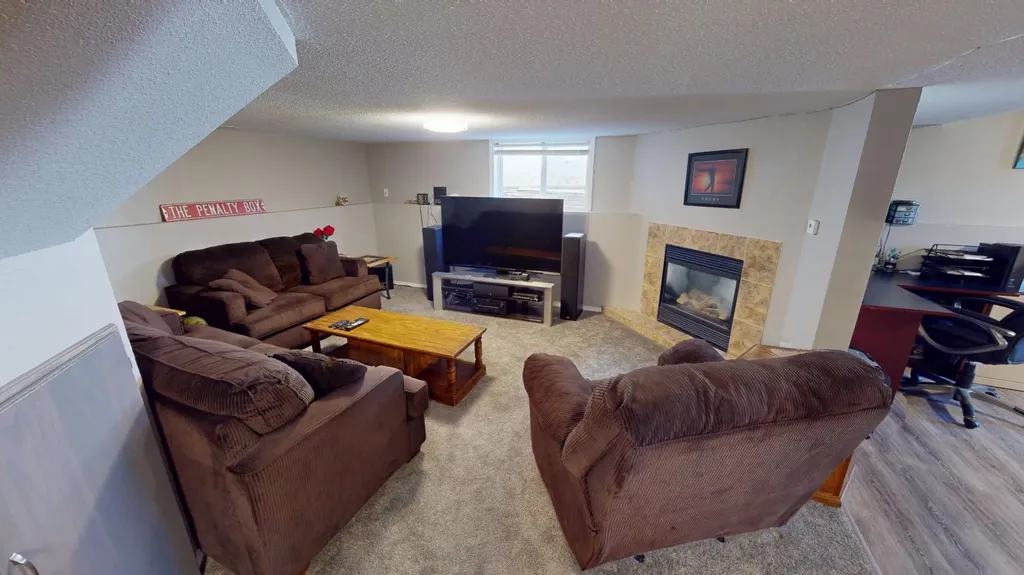 16 Upland Street W Brooks AB T1R1J8