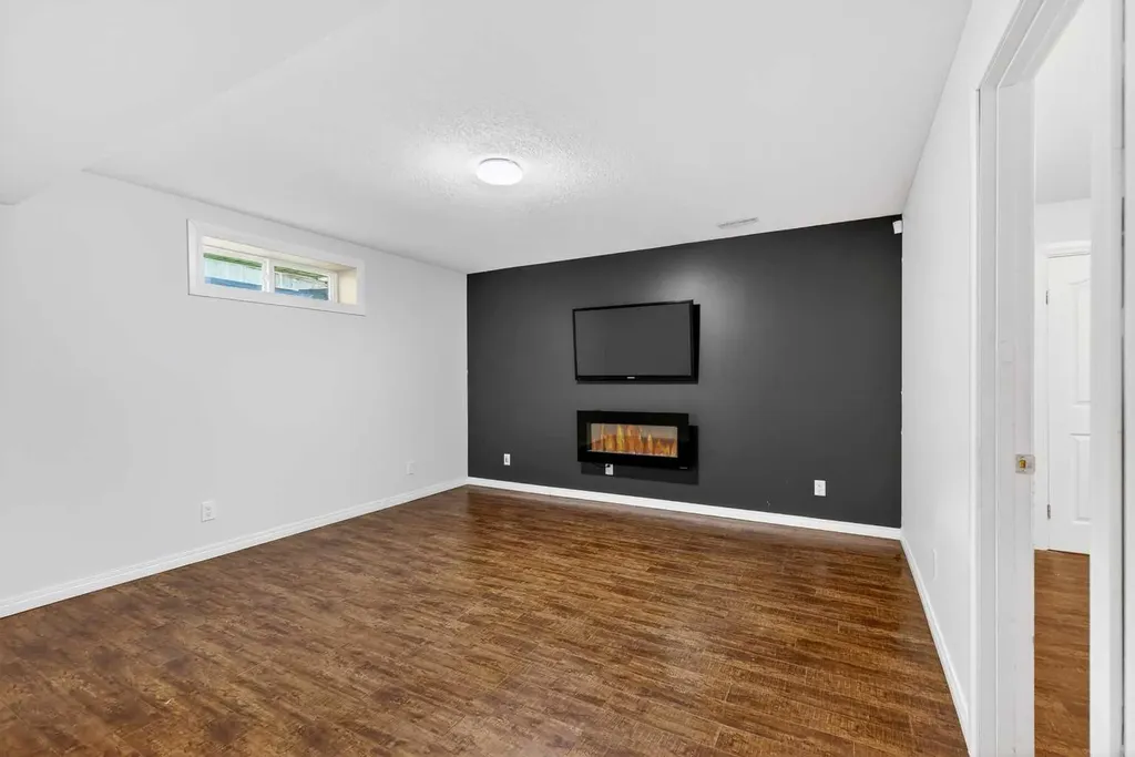 53 Royal Birch Way NW Calgary AB T3G5X8