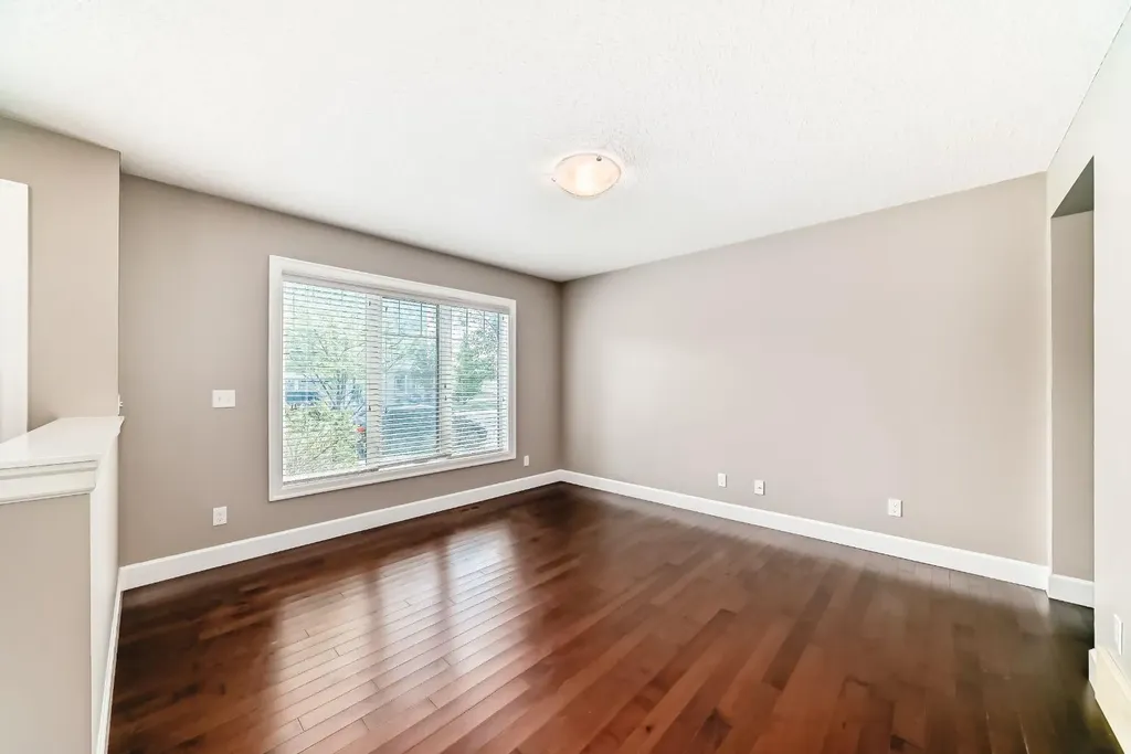 553 Windstone Common SW Airdrie AB T4B 3T3