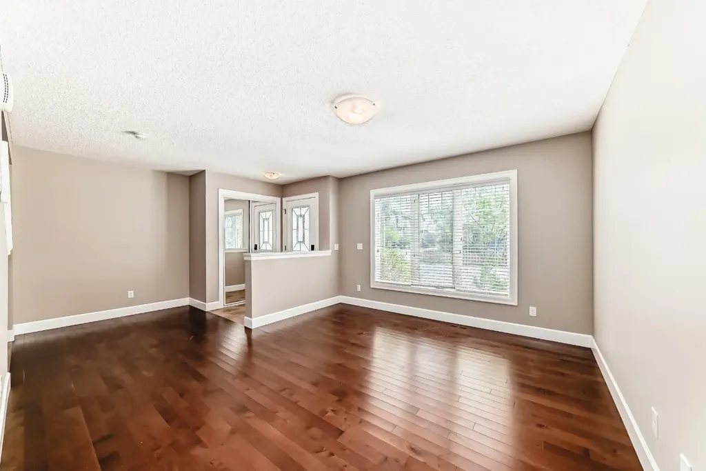 553 Windstone Common SW Airdrie AB T4B 3T3