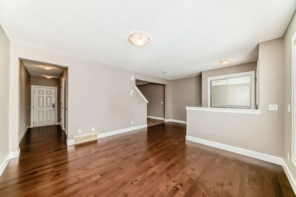 553 Windstone Common SW Airdrie AB T4B 3T3