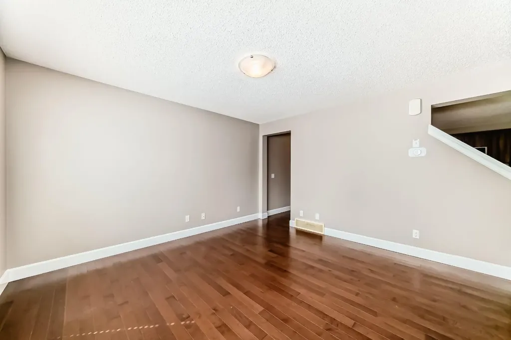 553 Windstone Common SW Airdrie AB T4B 3T3