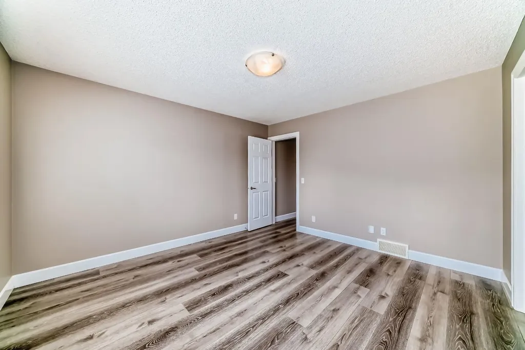 553 Windstone Common SW Airdrie AB T4B 3T3