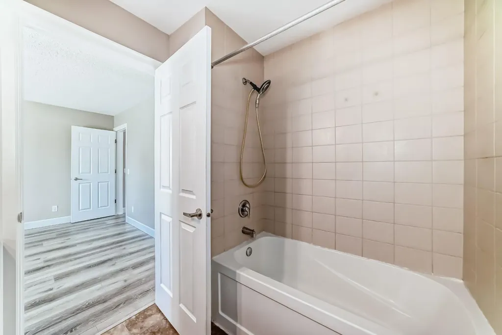 553 Windstone Common SW Airdrie AB T4B 3T3