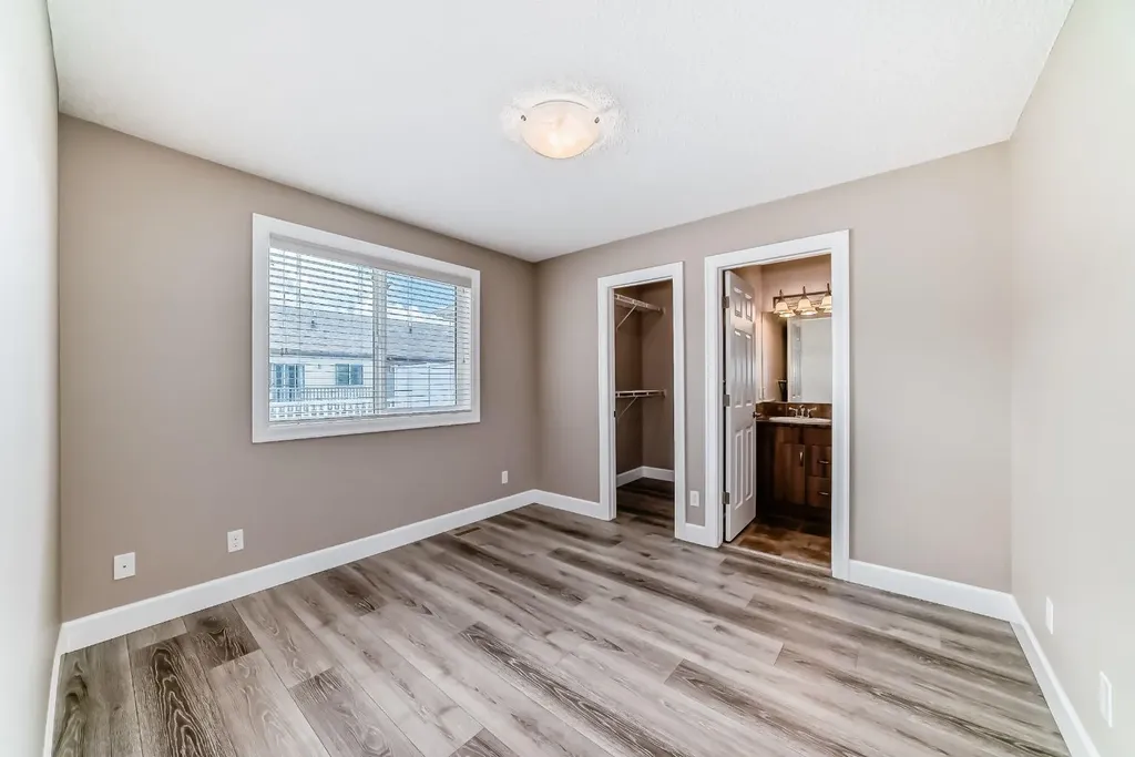 553 Windstone Common SW Airdrie AB T4B 3T3