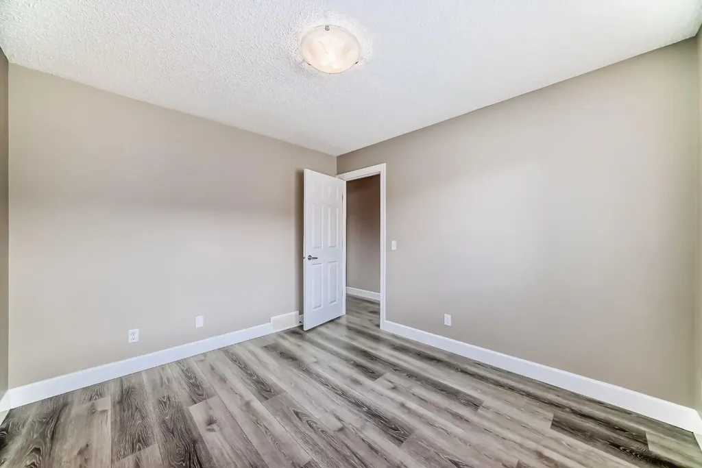 553 Windstone Common SW Airdrie AB T4B 3T3