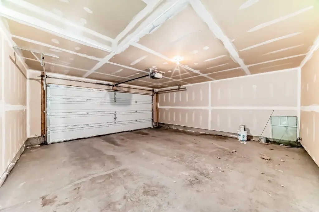 553 Windstone Common SW Airdrie AB T4B 3T3