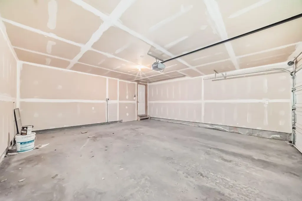 553 Windstone Common SW Airdrie AB T4B 3T3