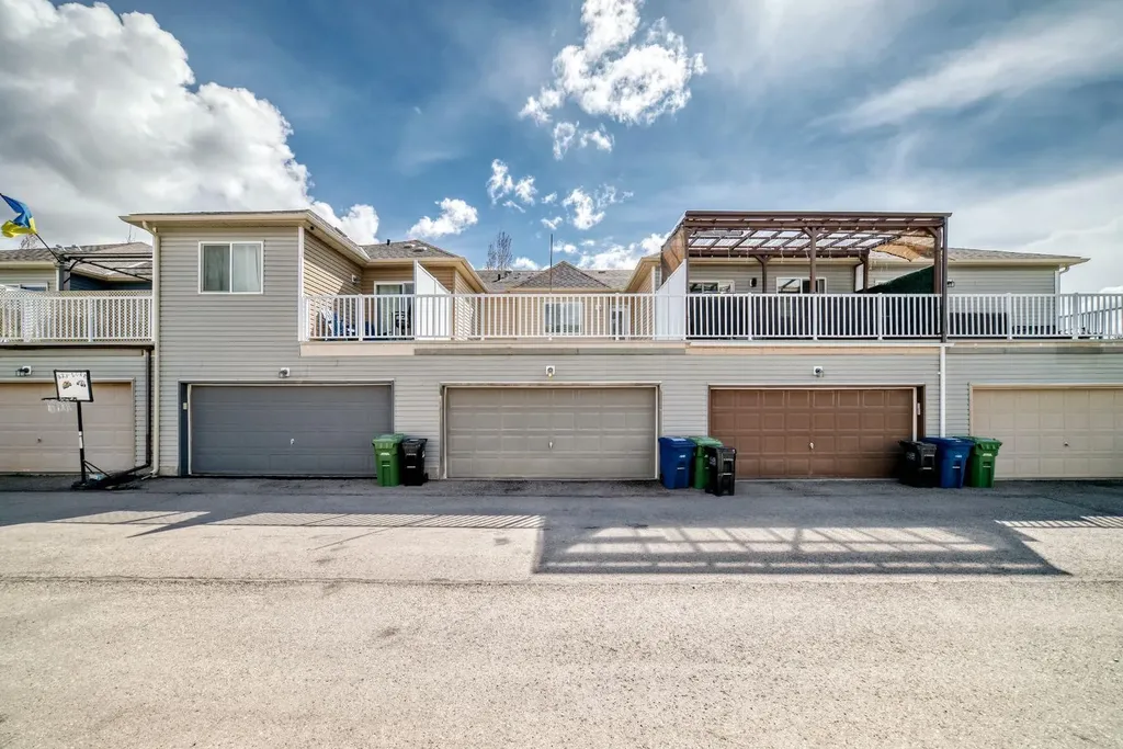 553 Windstone Common SW Airdrie AB T4B 3T3