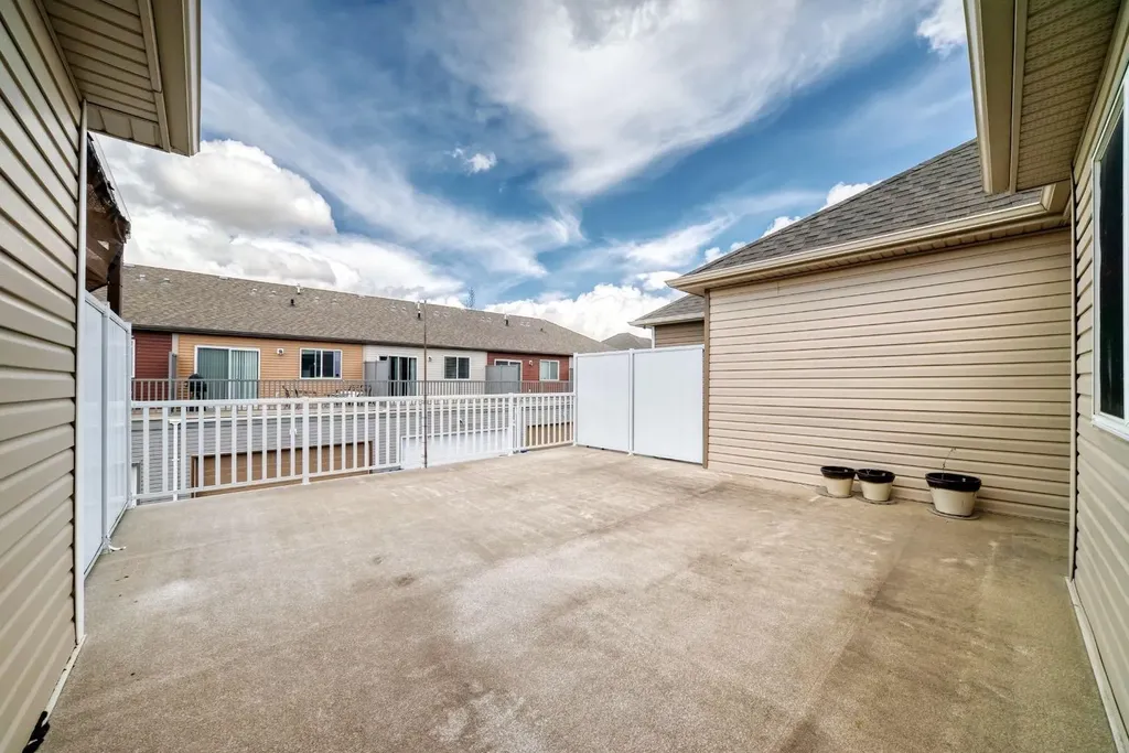553 Windstone Common SW Airdrie AB T4B 3T3