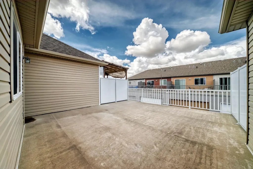 553 Windstone Common SW Airdrie AB T4B 3T3