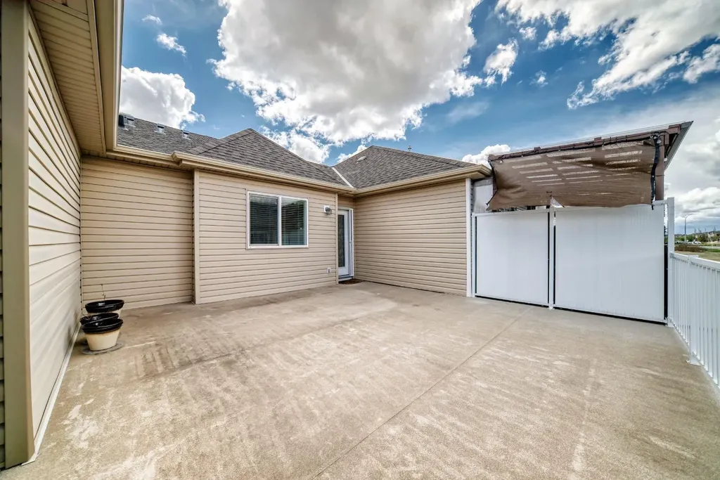 553 Windstone Common SW Airdrie AB T4B 3T3