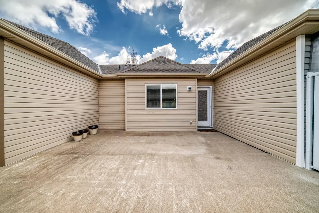553 Windstone Common SW Airdrie AB T4B 3T3