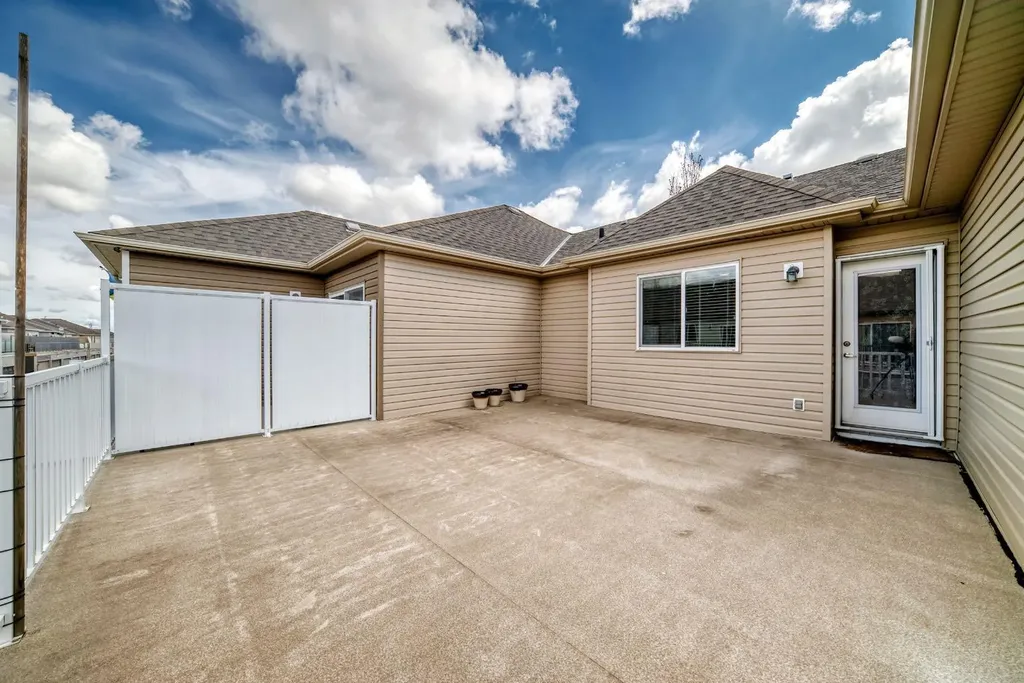 553 Windstone Common SW Airdrie AB T4B 3T3