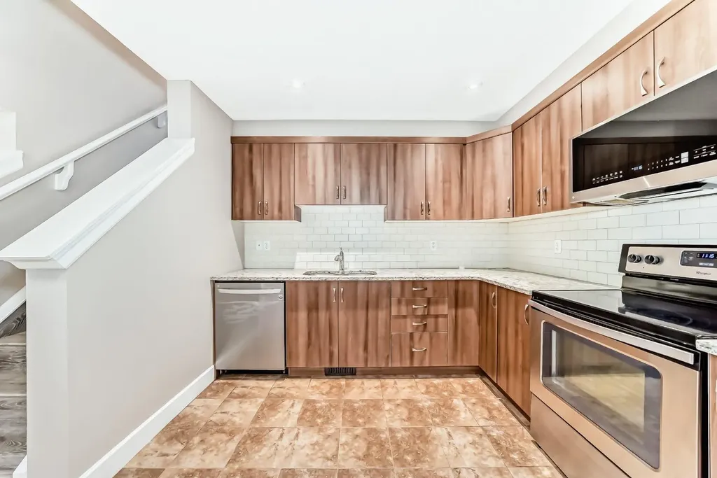 553 Windstone Common SW Airdrie AB T4B 3T3