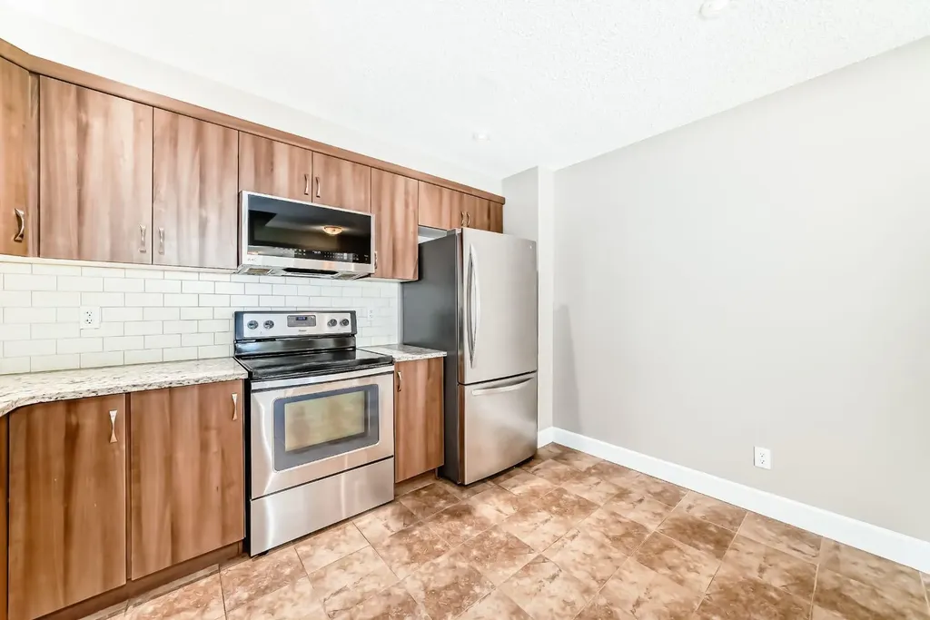553 Windstone Common SW Airdrie AB T4B 3T3