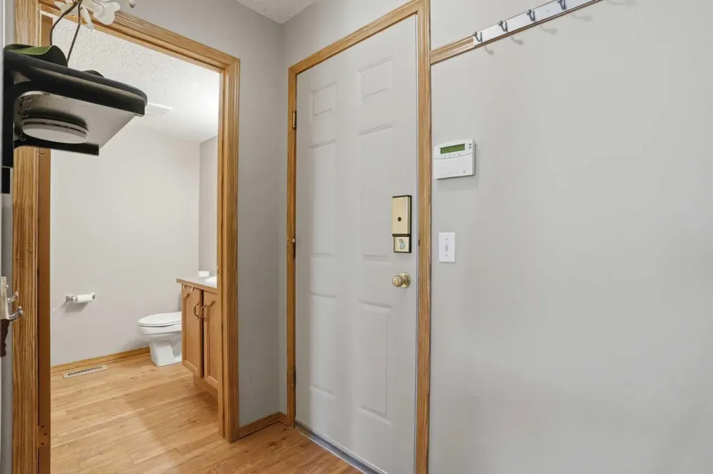 11 Somerglen Place SW Calgary AB T2Y 3L5