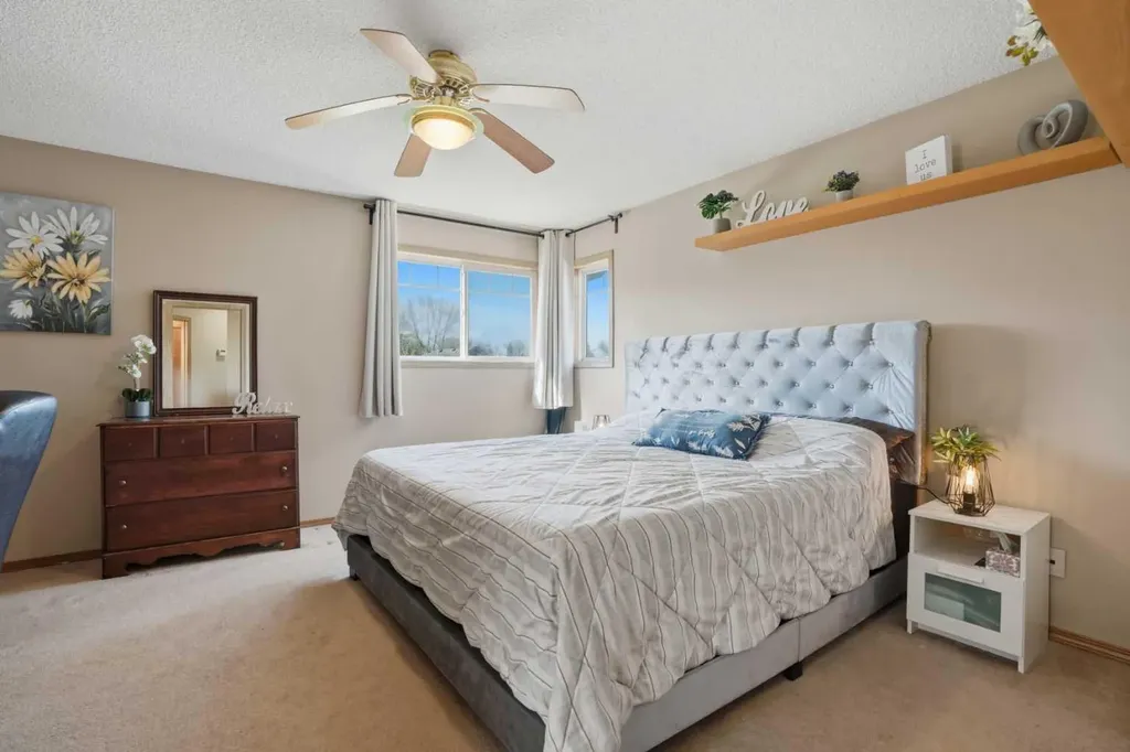 11 Somerglen Place SW Calgary AB T2Y 3L5