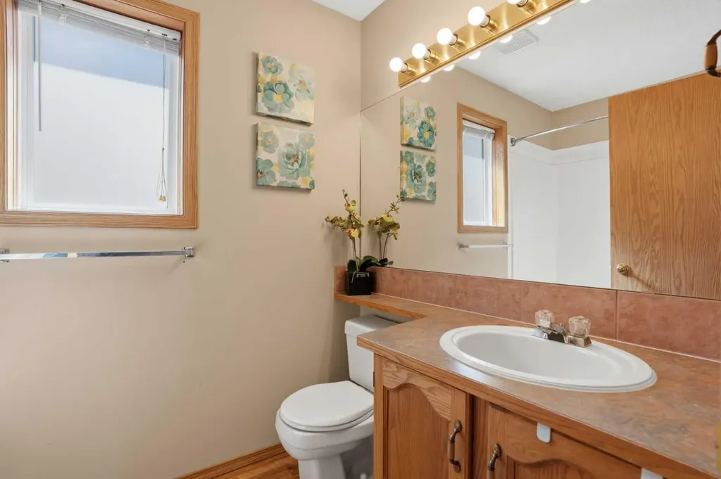 11 Somerglen Place SW Calgary AB T2Y 3L5