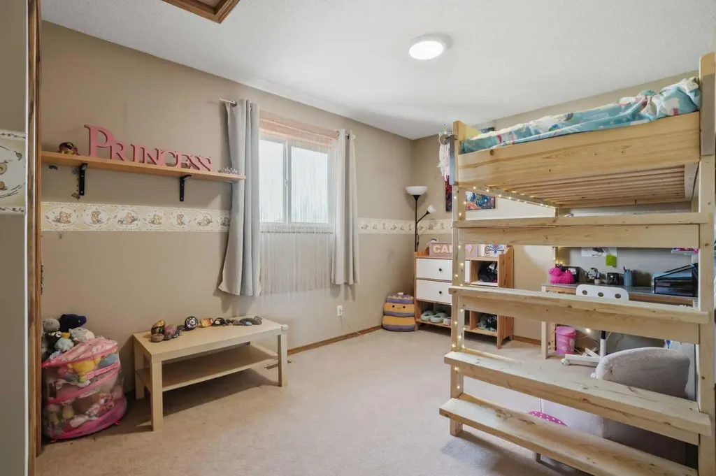 11 Somerglen Place SW Calgary AB T2Y 3L5