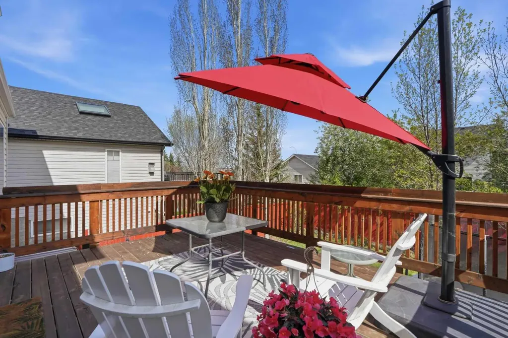 11 Somerglen Place SW Calgary AB T2Y 3L5