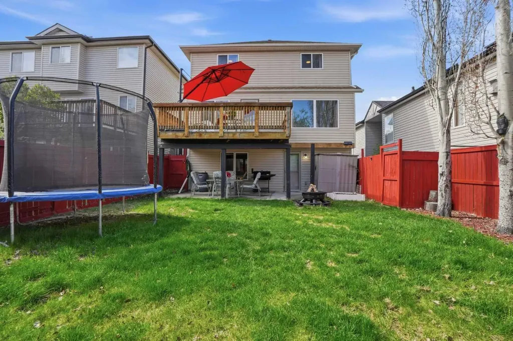 11 Somerglen Place SW Calgary AB T2Y 3L5