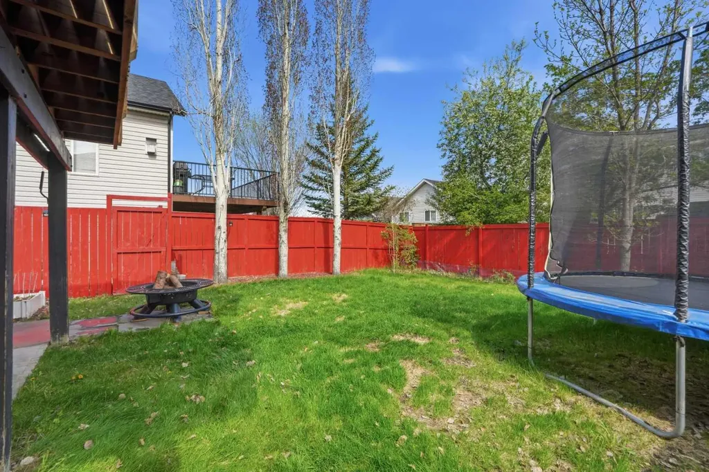 11 Somerglen Place SW Calgary AB T2Y 3L5