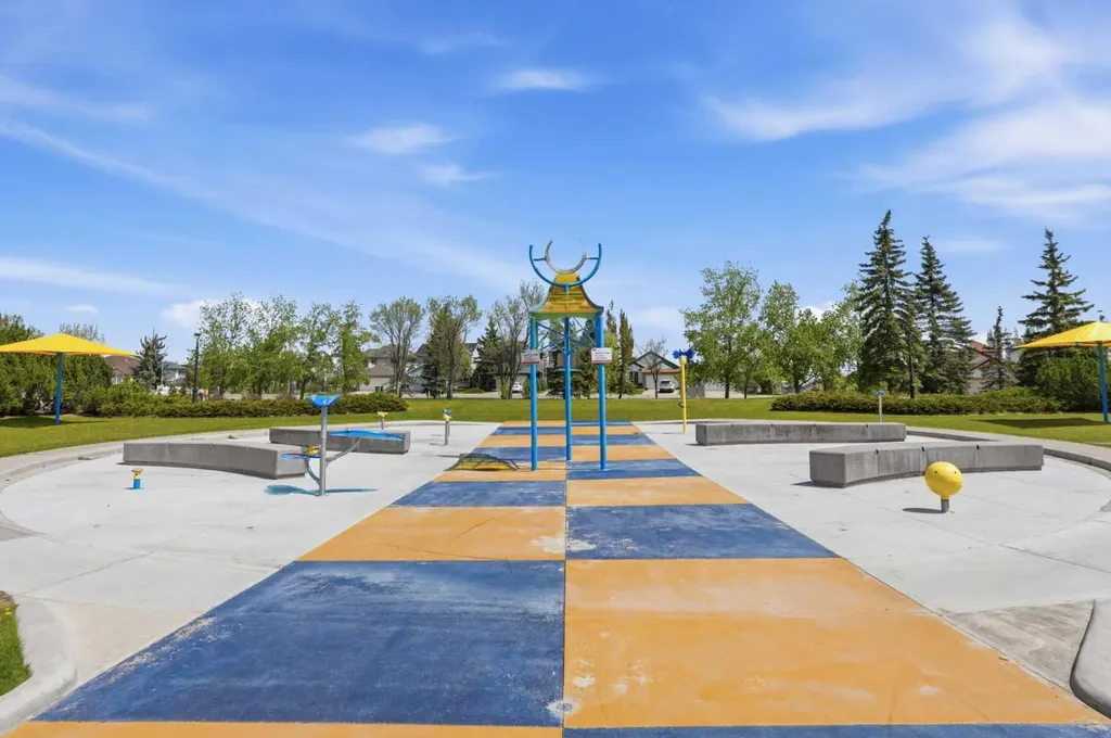 11 Somerglen Place SW Calgary AB T2Y 3L5