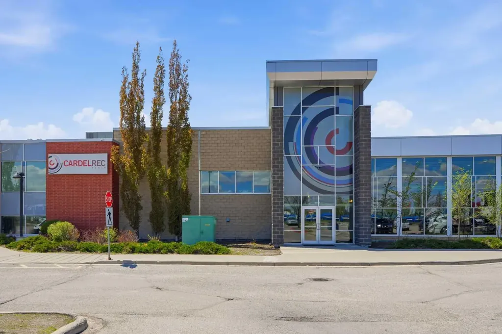 11 Somerglen Place SW Calgary AB T2Y 3L5