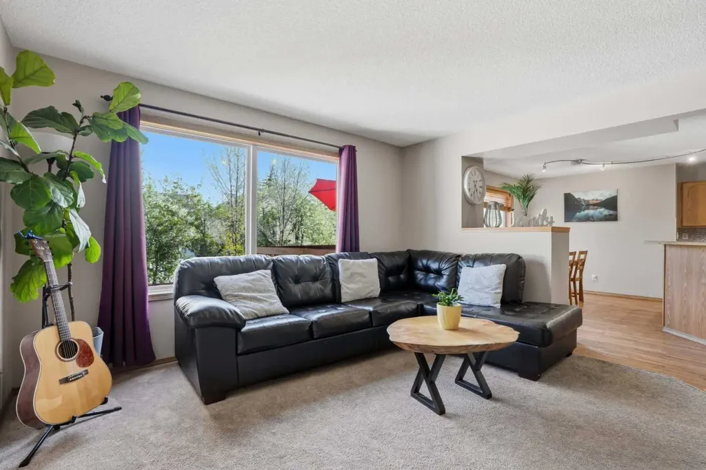 11 Somerglen Place SW Calgary AB T2Y 3L5
