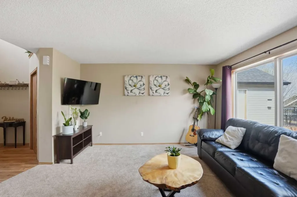 11 Somerglen Place SW Calgary AB T2Y 3L5