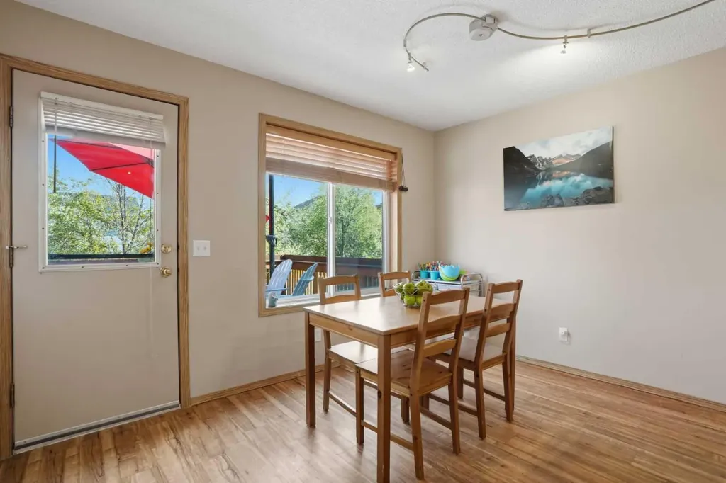 11 Somerglen Place SW Calgary AB T2Y 3L5