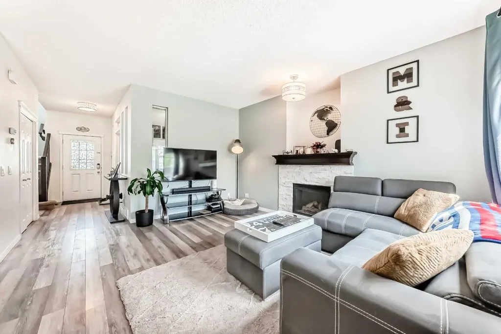 485 Cimarron Boulevard Okotoks AB T1S 0J6