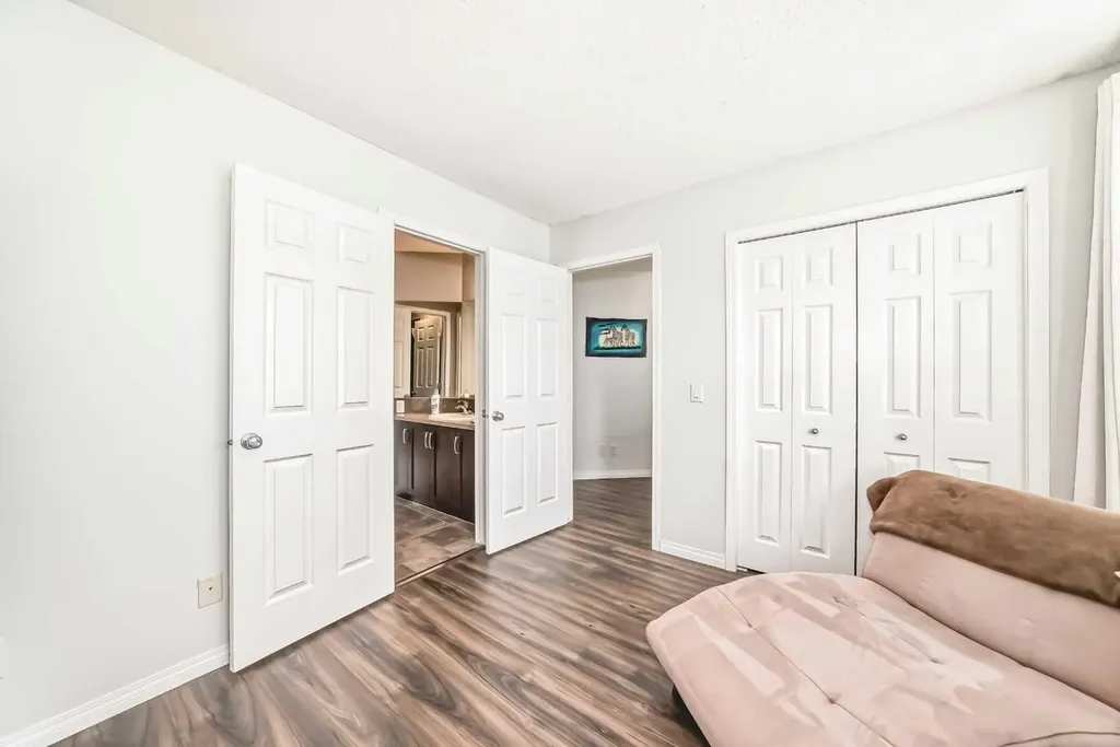 485 Cimarron Boulevard Okotoks AB T1S 0J6